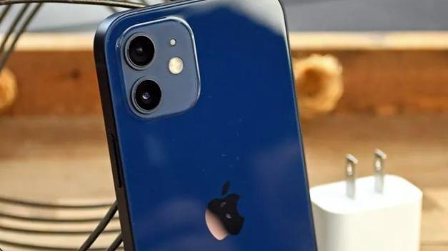 苹果卖手机不配充电器，终于在中国被起诉了