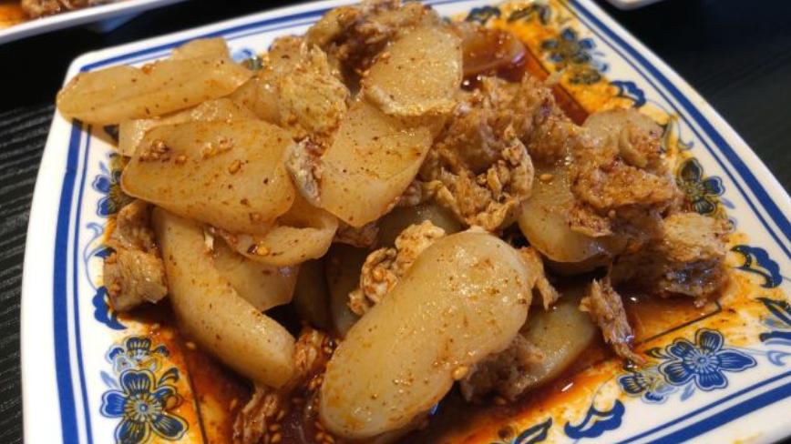 羊肉|咸阳8元一份的面食，面筋搭配油泼辣子，又香又劲道