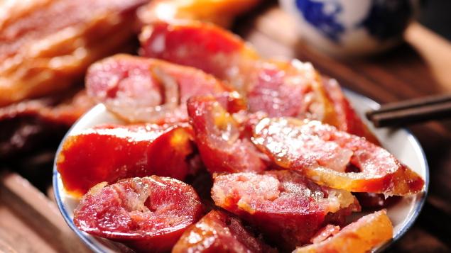 腊肠|饭店不外传的腊肠做法，咸香好吃，不开裂不发霉，放一年也没问题