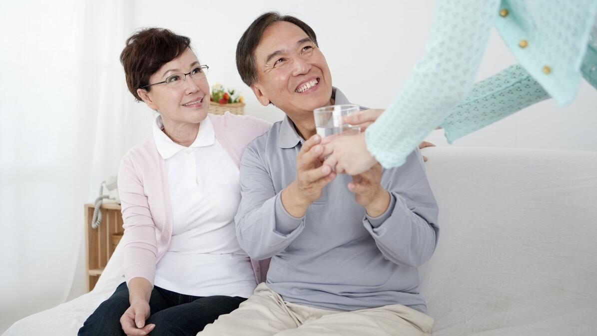 倪密心理学 60岁大妈哭诉：嫁给一个凤凰男丈夫，开始很满意，后面很痛苦