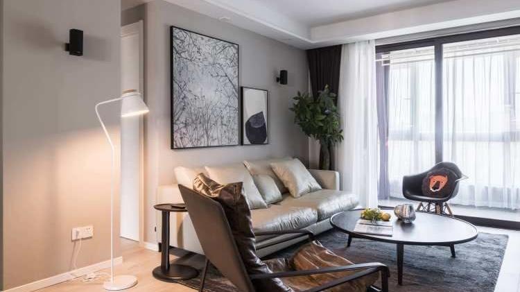 深色系为主的家居空间，整洁又沉稳，充满质感更能彰显品位