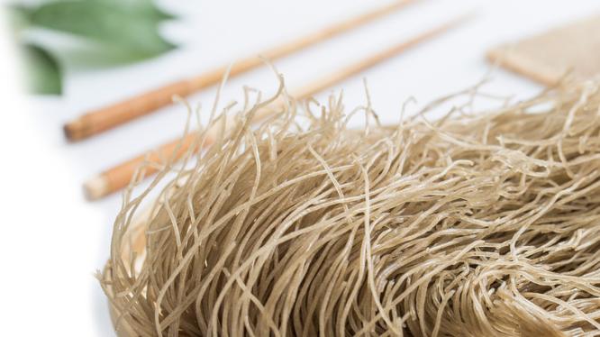 粉条厂员工：买错粉条等于吃胶，牢记4点，避开加胶粉条，不吃亏