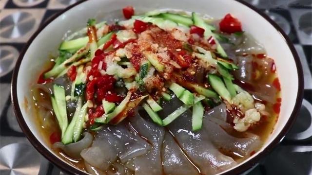 蛋糕|教你在家轻松做粉皮，软软滑滑，劲柔爽口，比凉皮还好吃