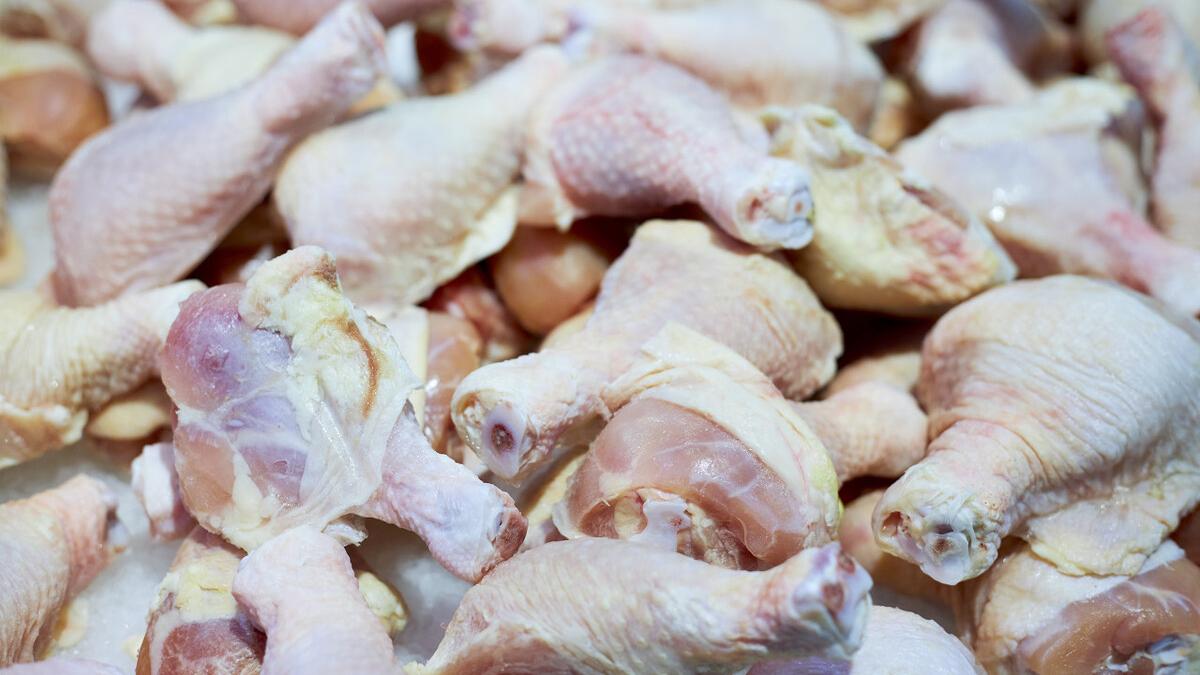 |市场上的“冷冻鸡肉”是哪来的？为何从不断货？建议大家看完再买