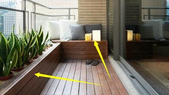 朋友阳台柜横着打，能当地台还能储物，这样的阳台谁不想要呢！