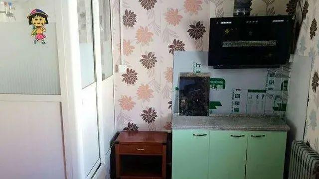 借钱买了套35平的蜗居当婚房，老爸花一万给装修了下，看懵了！