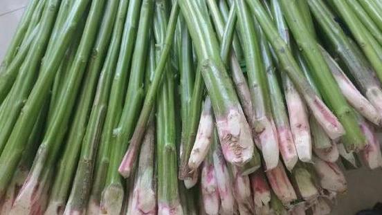 馒头|乡下一天然蔬菜，人们不喜欢叶子，用臭卤汁腌制梗，成了传统美食