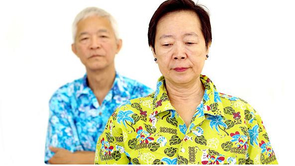安安漫谈情感|60岁老人领证两月就分手，50岁女人：他折腾我，老人：你是我老婆