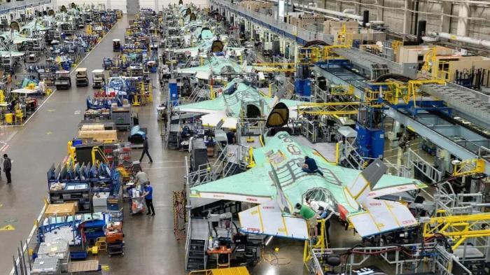 装修的时候做了个榻榻米，两年不到成这样子了，哈哈又要花钱了！