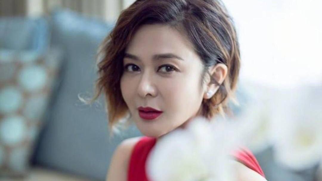 关之琳 关之琳瘦没了“阿姨味”，纤细身材穿红裙好优雅，看不出岁月痕迹