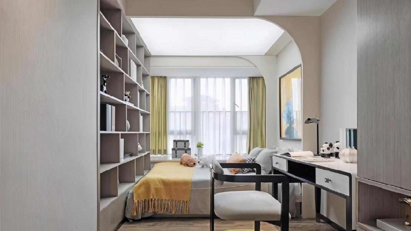 100平的现代轻奢小三居，入户就被装修迷住，温馨大气又漂亮