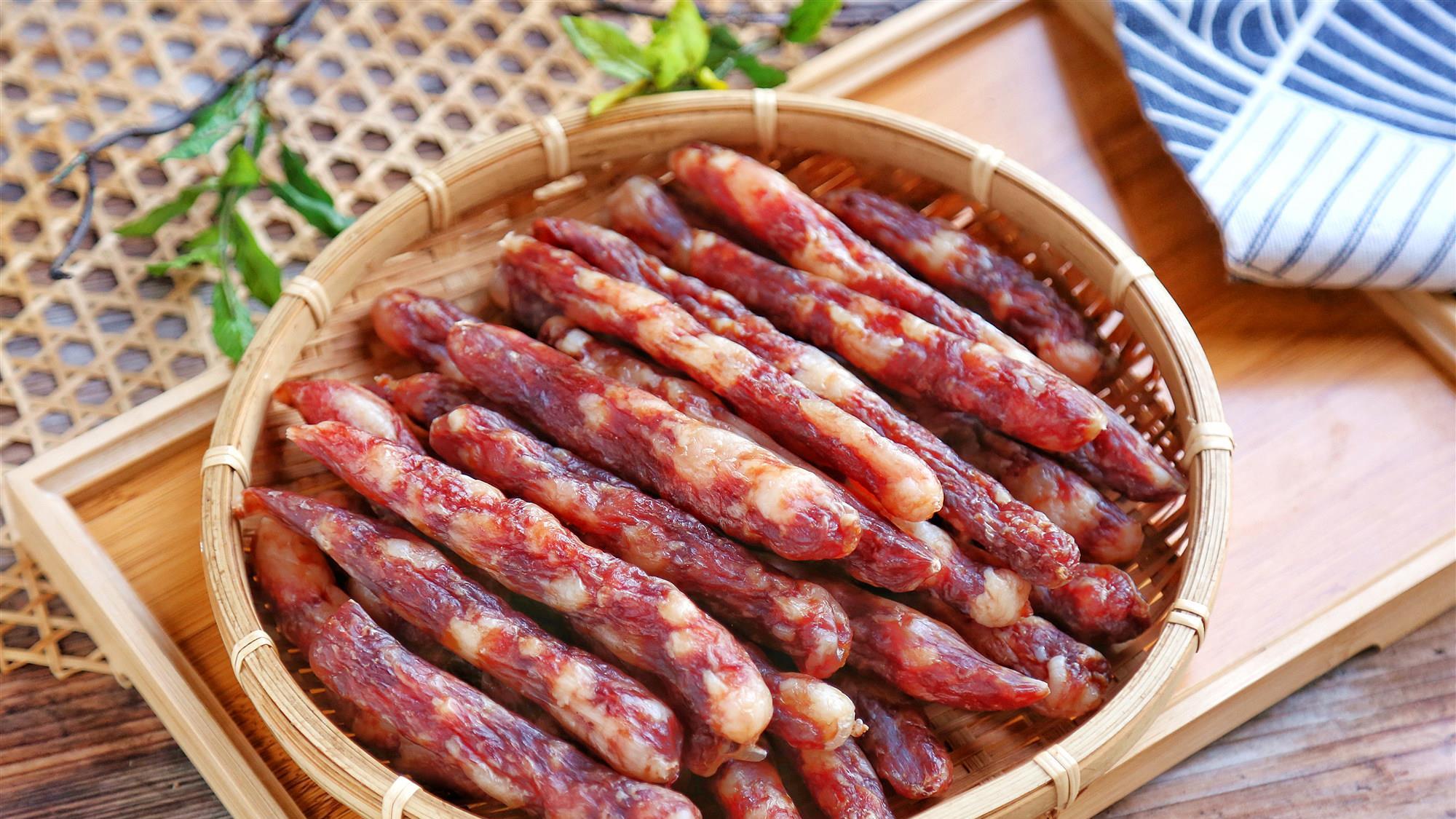 腊肠|广式腊肠的正宗做法，红润透亮，腊味浓，详细配方教给你，零失败