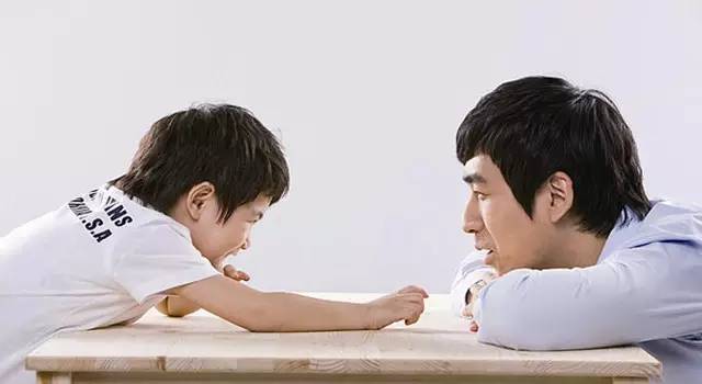 小热狗说情感|出轨单亲母亲，养了别人家的孩子20年，最后翻脸不认人