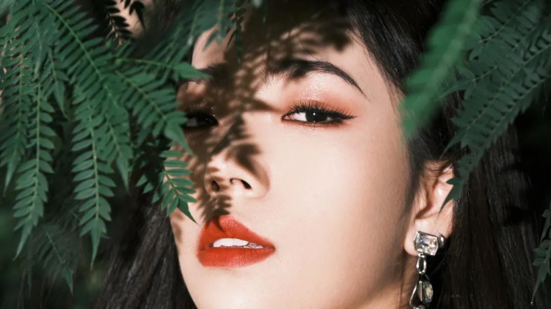 谭松韵|从《新世代》黑马到“美女说唱”，她终于搞了波大事