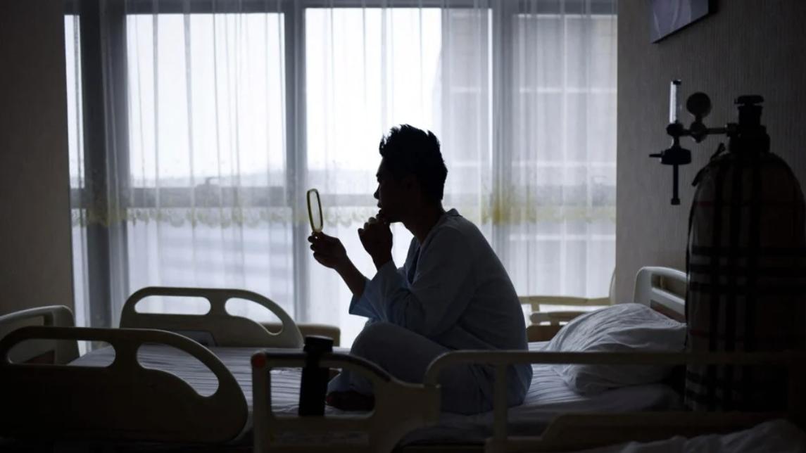 |在中国，越来越多的男性通过脸部开刀来提高他们的工作机会