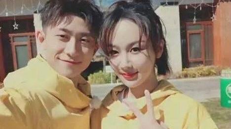 杨紫|杨紫深夜发文给张一山庆生！配童年照故意抹黑，文字内容太搞笑