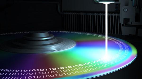 新型五维光碟存储量增万倍 一张碟存500TB数据
