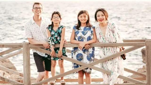 卢璐说|在美女遍地的西班牙海滩，我却在想这个问题……
