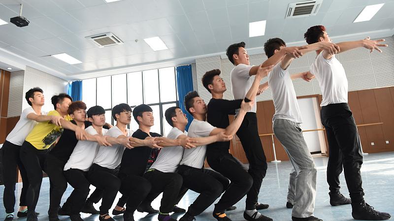 命理师阳光 这生肖人：展翅高飞，一鸣惊人