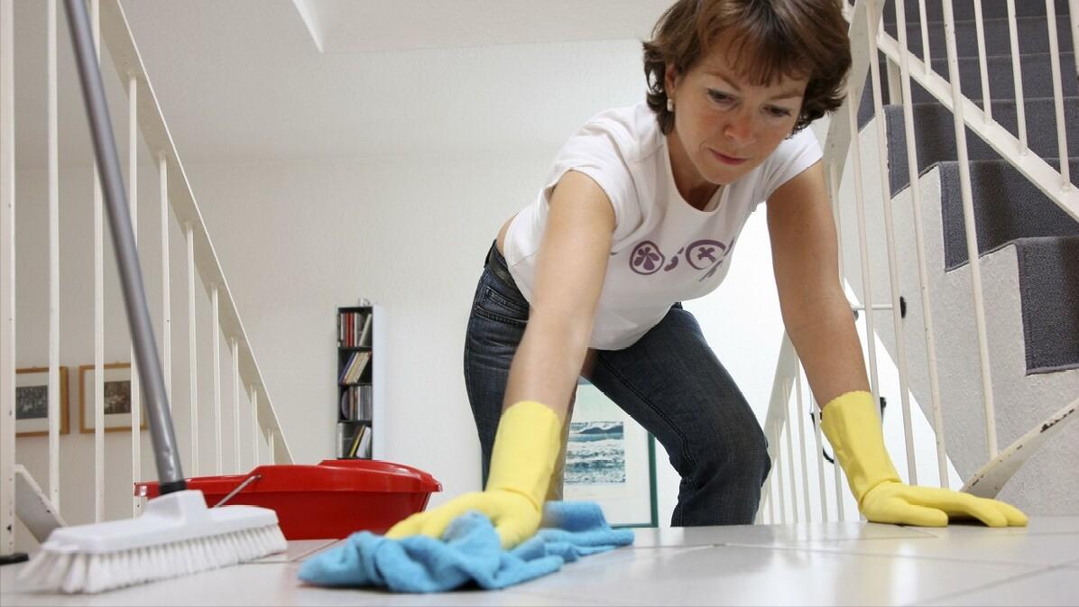 久久说情感 做住家保姆8千工资，却要满足雇主一堆要求，52岁女人：我不干了