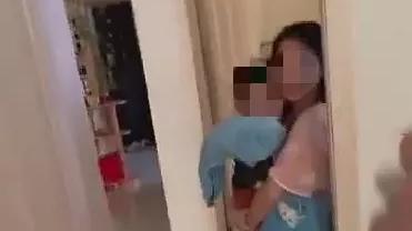 帮妻子“修水龙头”的男人却藏在衣柜里？男主人一气之下…