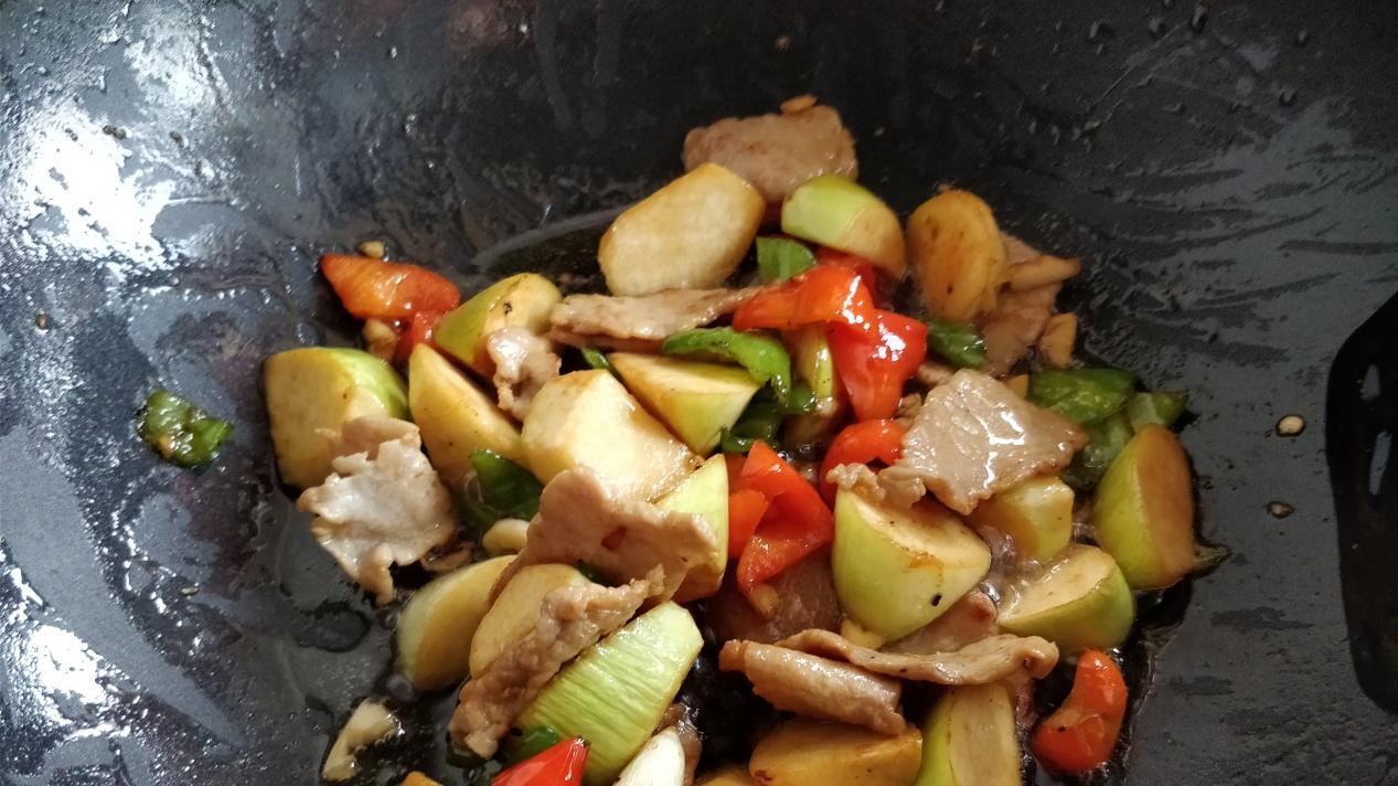 茭白|家常快手菜油爆茭白，营养美味鲜香细腻，做法一点不难