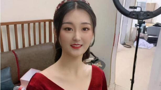 陈亚男|陈亚男惨遭封杀！直播无望转身去相亲，试图爆“猛料”拉大衣哥下水