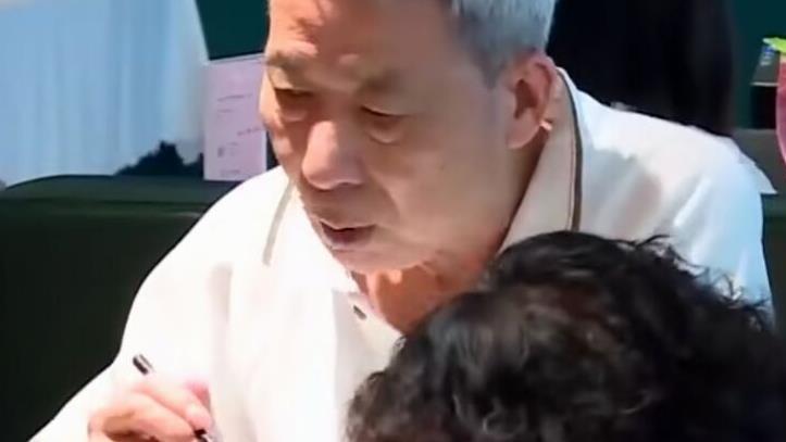 面粉|长乐路小菜馆，每天糟方肉限量10份，老板娘是位蛮漂亮的上海姑娘