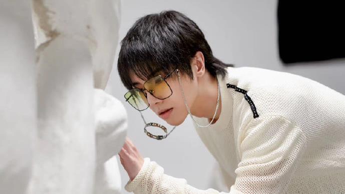 面朝黄土|未婚风波：张碧晨节目被央视踢出局，华晨宇却丝毫不受影响！