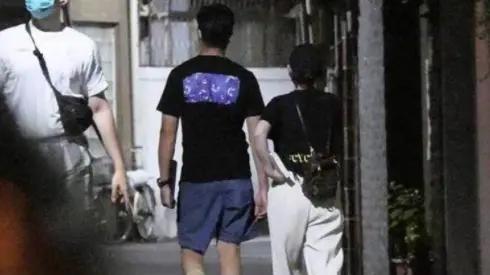 何沐青谈|42岁陈乔恩久违现身“胖若两人”！穿宽松白裤比小9岁男友还壮实