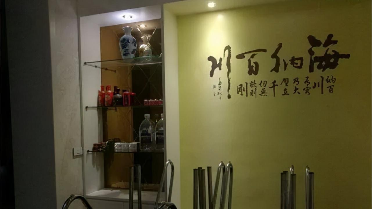 晒晒新家，住了半年还是很新，电视墙好时尚，打开就能进卧室！