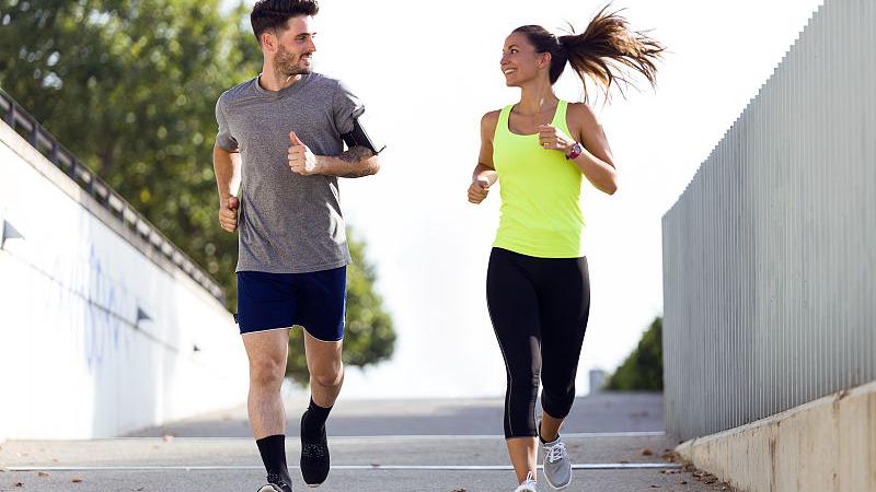 每天跑步能改变一个人吗？每次跑到跑不动，对不对？