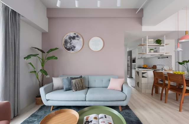 墙面这么装饰，可根据个人玩出不同花样，加入配色技巧好看又时尚