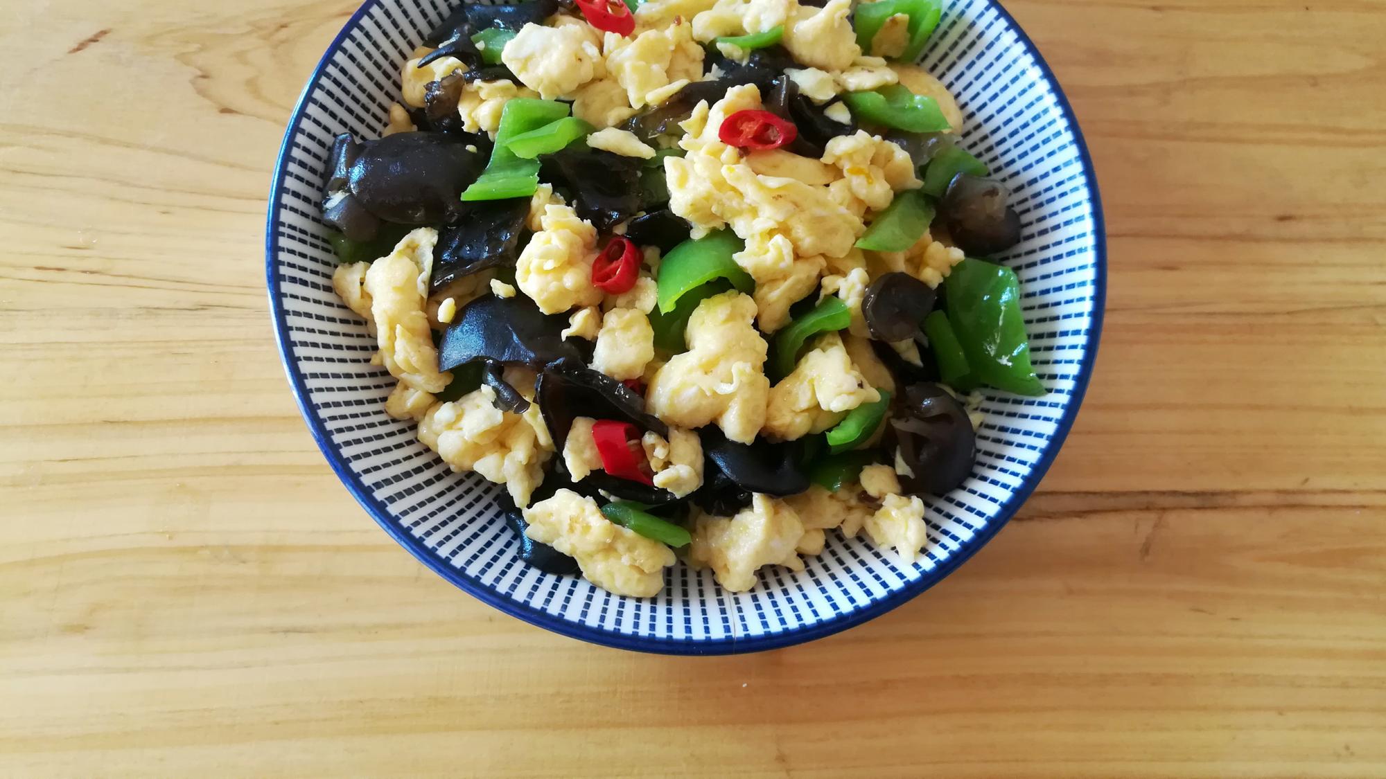 鸡蛋|我家晚餐3菜1汤，荤素搭配，好吃不贵，网友：果然是南方人