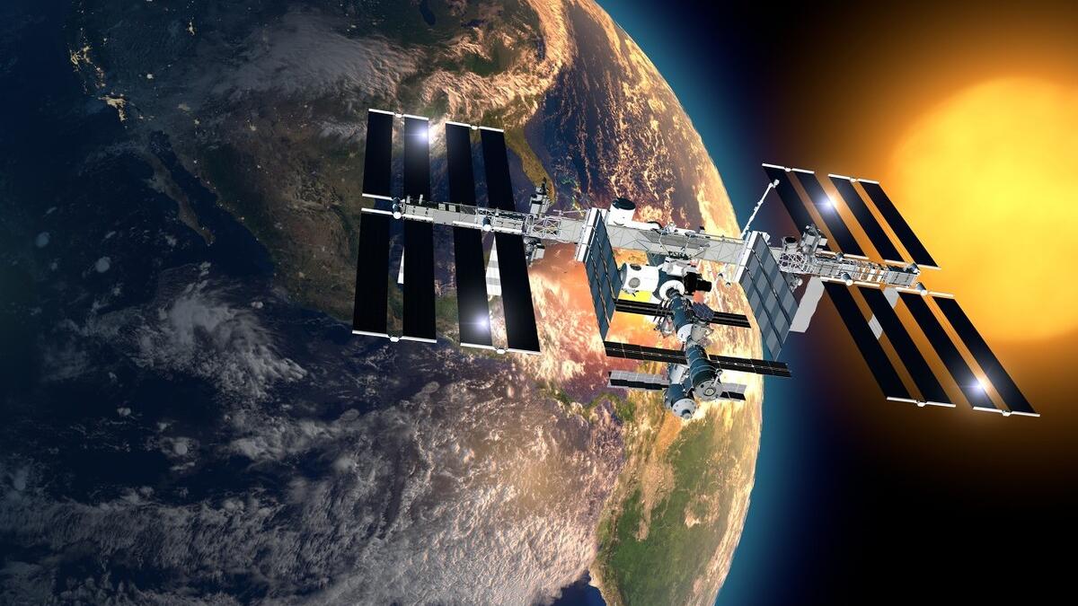 马里亚纳海沟 俄罗斯“科学号”异常启动，国际空间站被翻转了45度