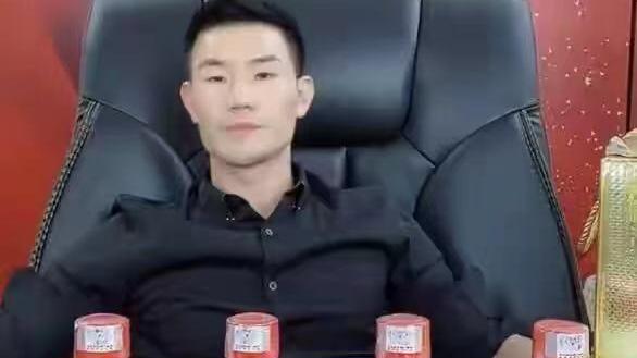 潘长江|63岁老戏骨潘长江直播带货被群嘲！4个月买五栋楼，要什么面子？