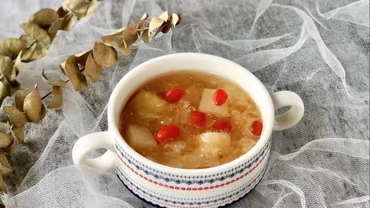 牛肉|糯耳雪梨羹，软软口感、甜度适宜，暖暖一碗很温馨