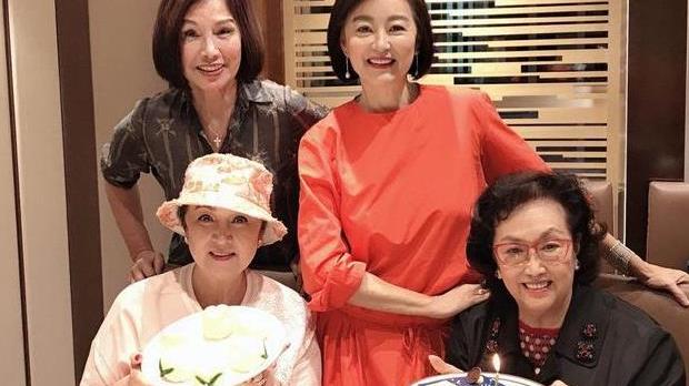 林青霞|66岁林青霞与女神们同框，减肥22斤后美翻了，不像年过花甲的老人