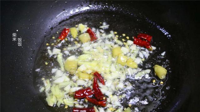酸菜|冬天来了，用这3种食材做炖菜，大火煎，小火炖，开胃好吃