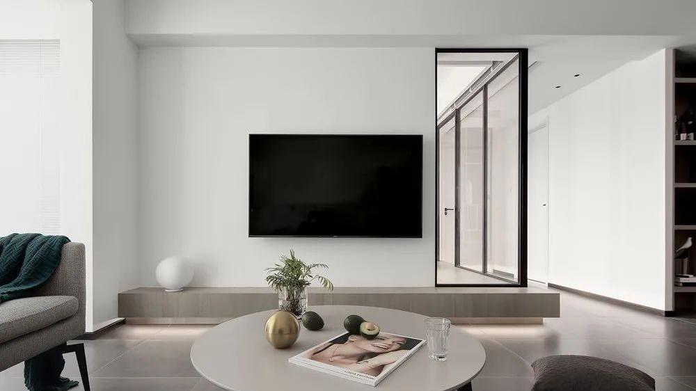 90m2大白墙+水泥灰：这个一人居的留白小家，氛围感拿捏了！