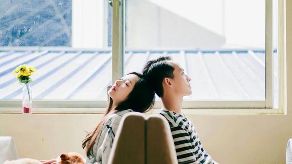 大慧情感|男人在喜欢的人面前，总会有点“傻气”