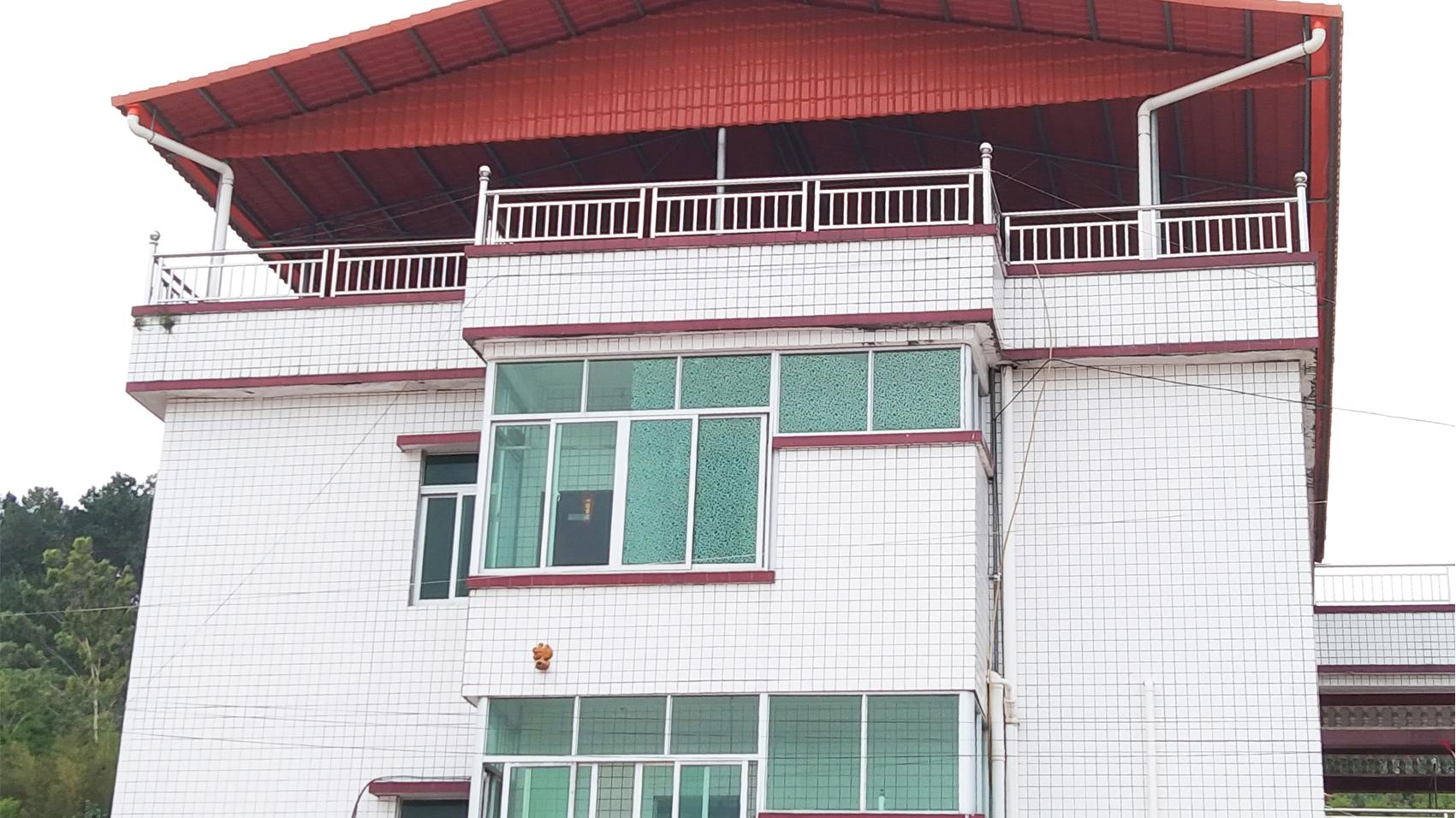 树脂瓦的龙骨用什么材料好？怎么安装？