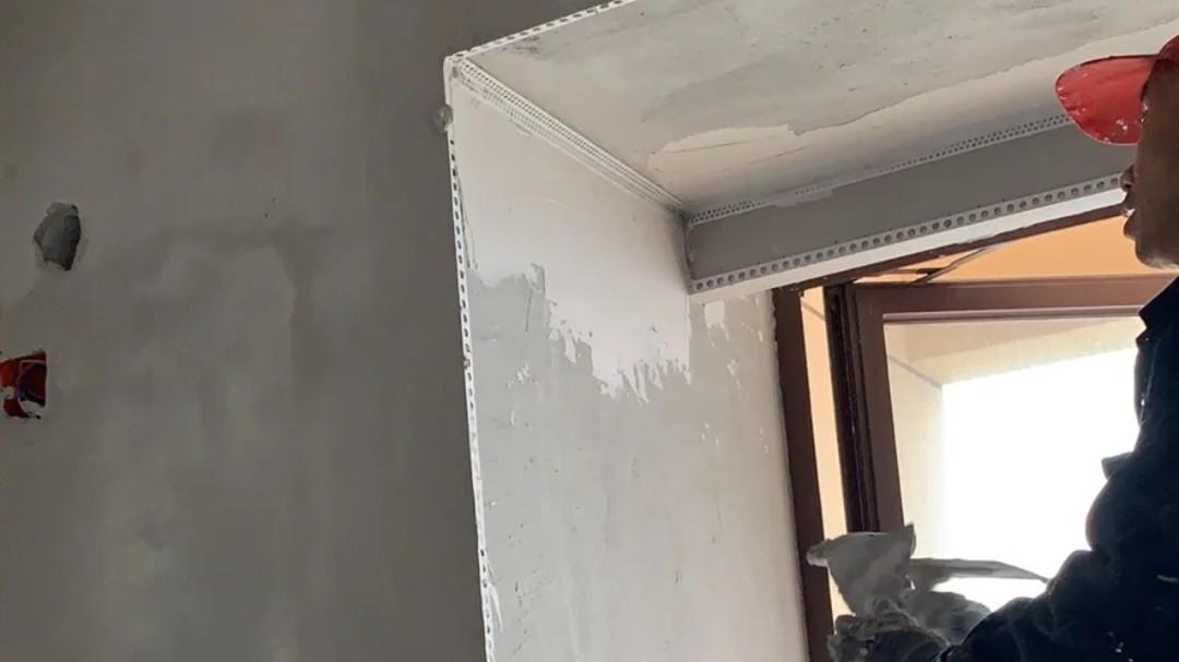 为什么要往腻子里加胶水？是故意增加施工难度吗？