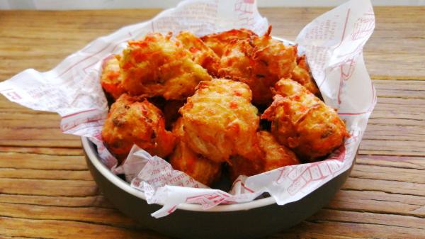 萝卜丸子|炸萝卜丸子，放面粉淀粉都不对，换成2样，膨松酥脆，放3天也好吃