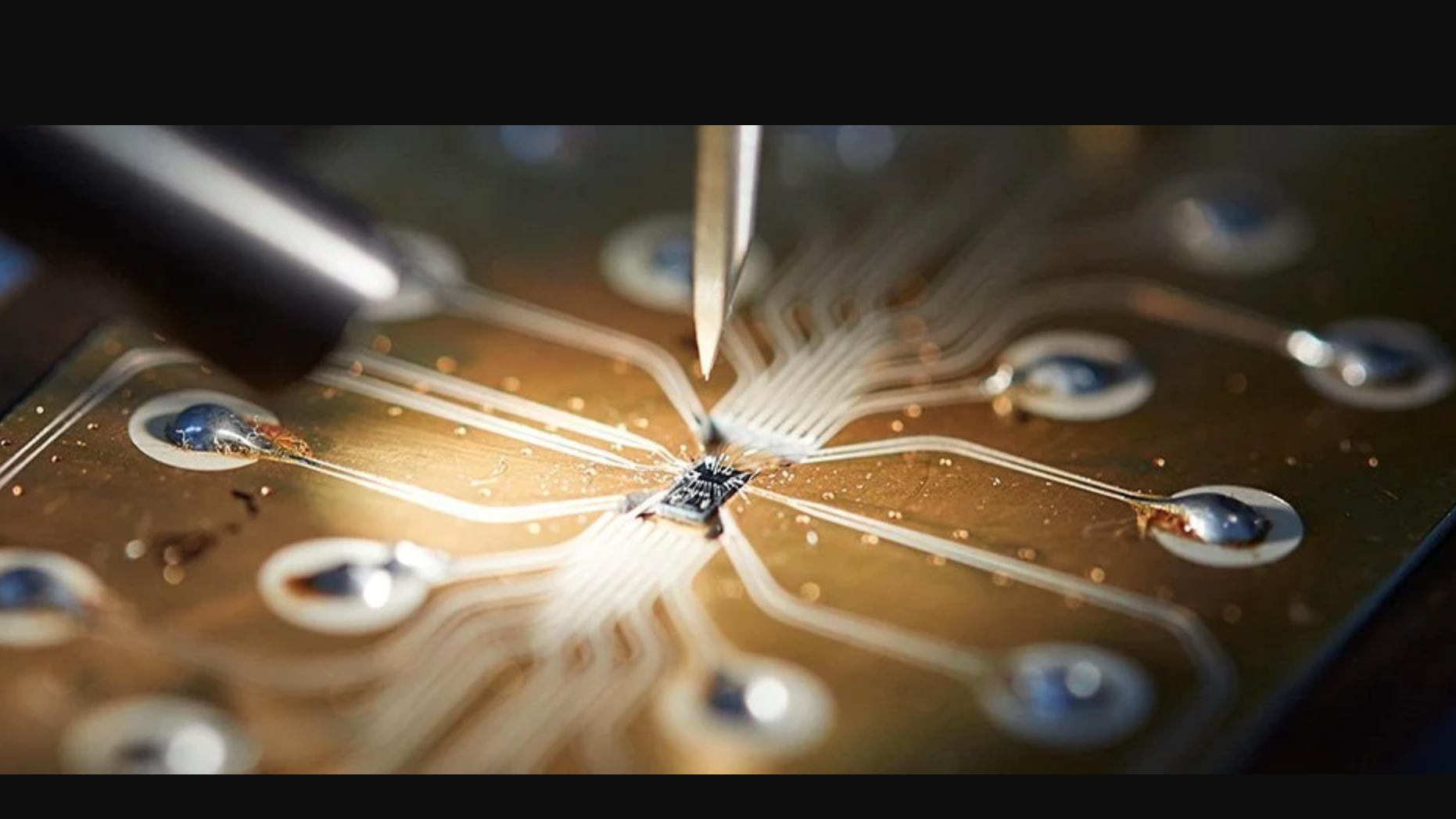 科学家 科学家称，一个简单的晶体最终会实现真正的大规模量子计算