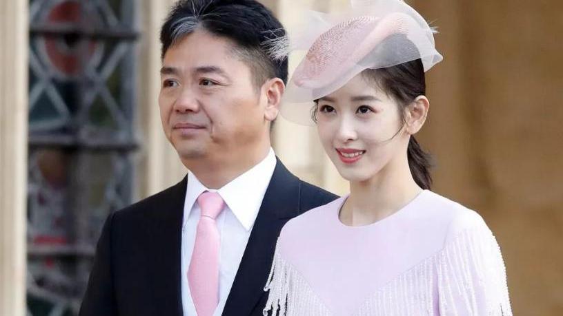 王健林|王健林妻子，美貌不输奶茶妹妹，还拿出2000亿让万达起死回生