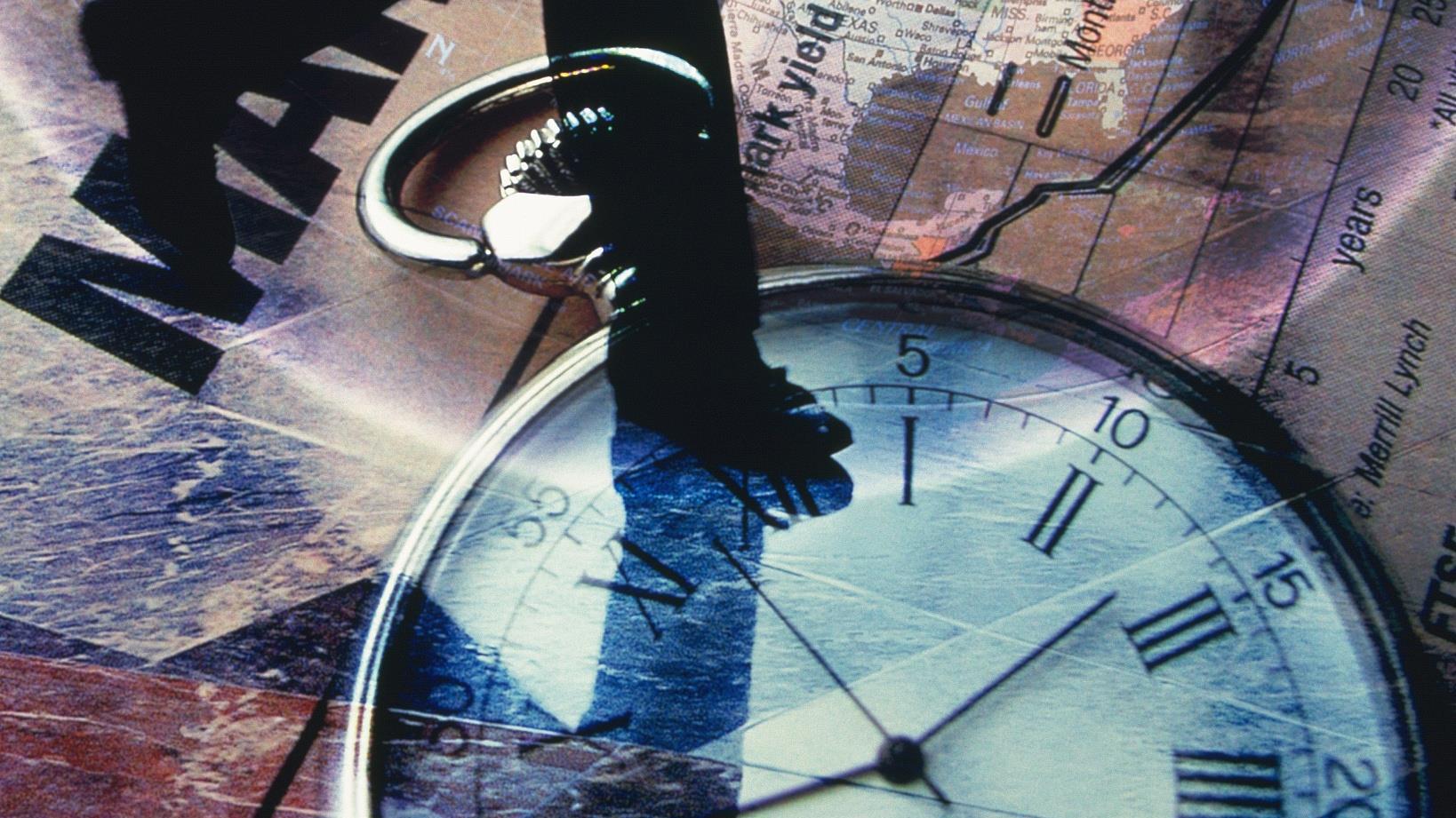 茄子|恶心！员工竟然抽电子烟并朝冰箱里头的蛋糕吐烟