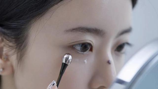 眼霜 眼霜这么贵，一定要学会正确的涂抹方法！手法不对效果会大打折扣