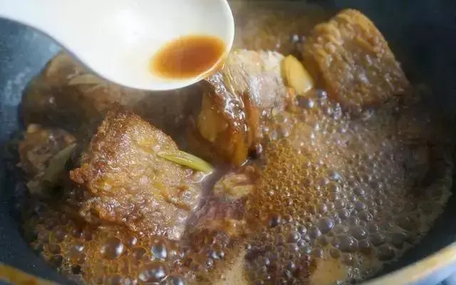 土豆|老厨师：不管炖什么鱼，只需一点“它”，又香又嫩，一条不够吃！