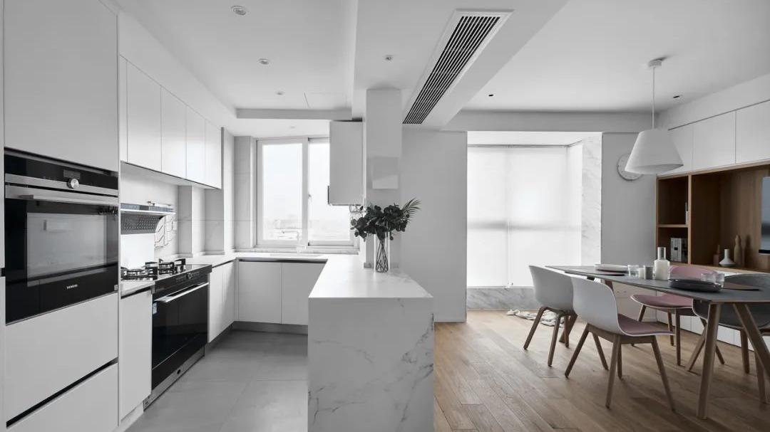 通透显清新！80年代学区房改造，原木色系让人仿佛置身森林中